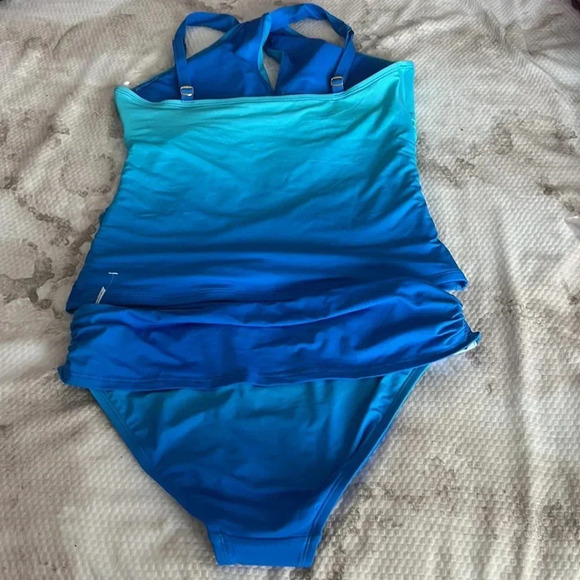 Bleu Rod Beattie Coast To Coast High-Neck Underwire Tankini Top & Hipster Bottom - Picture 10 of 13